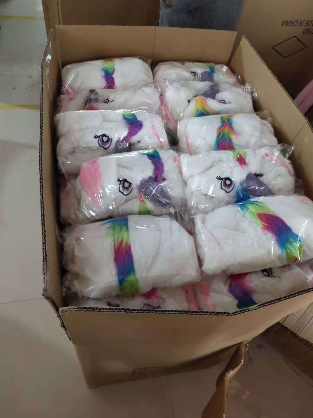 Shake the same type of luminous rabbit hat plush ears can move rabbit headband cold-proof warm earmuff luminous hat